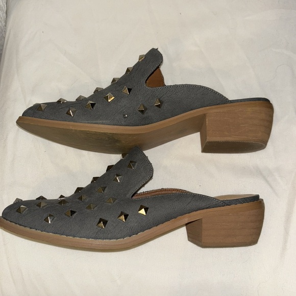 Mi.iM Women's Gray Silver Studded Leather Slide on Mule Size 8 - Picture 5 of 9